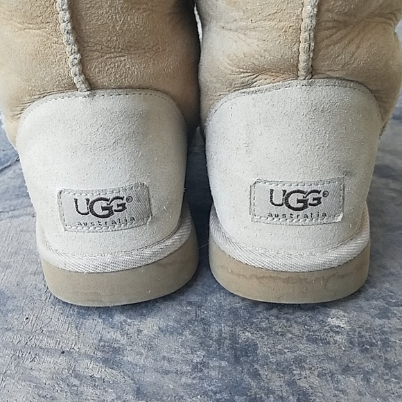 Classic UGG boots in light caramel color - Picture 2 of 6